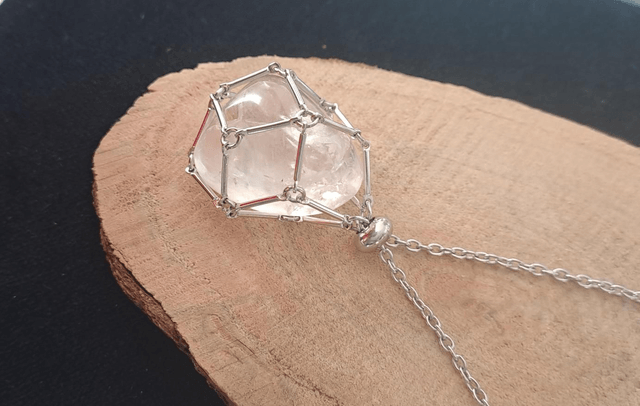 Cristal de Roche dans sa cage d'acier inoxydable 