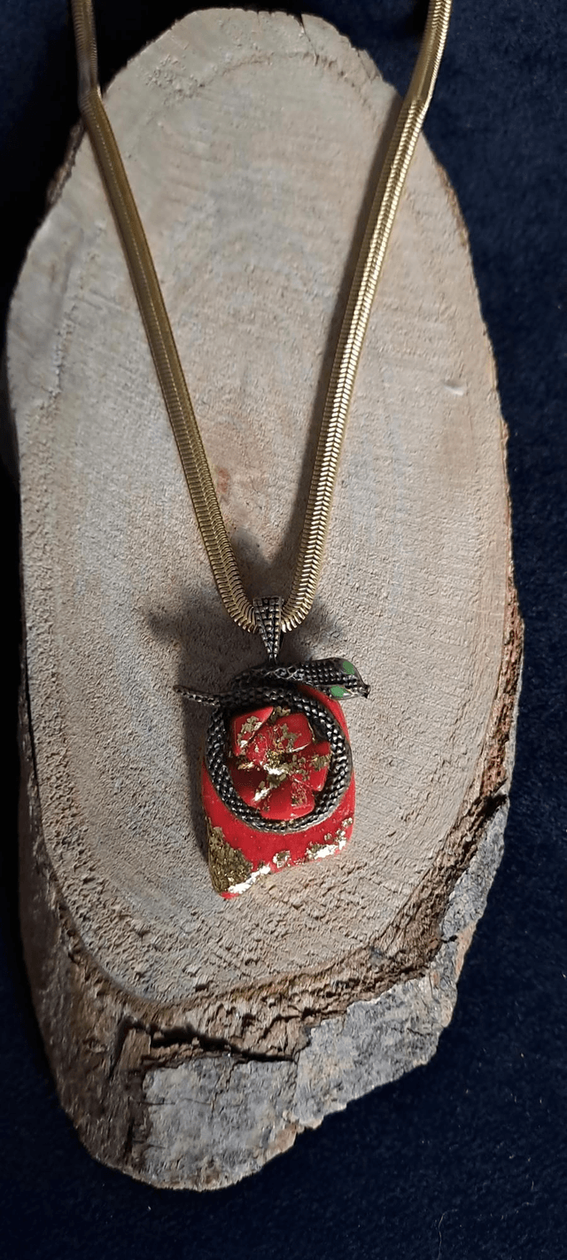 Le serpent aux yeux de feu, Gardien du Trésor de Corail rouge