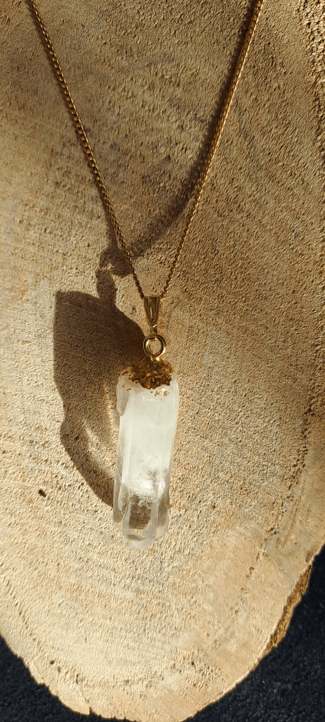 Cristal de roche en pointe. Création Unique